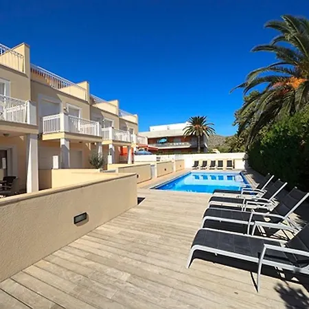 Holiday home Villa: 3-bedroom With Shared Pool And Wi-fi
