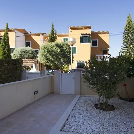 Holiday home Villa: 3-bedroom With Shared Pool And Wi-fi *