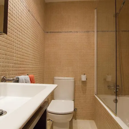 Spacious House Near With Pool Nyaraló