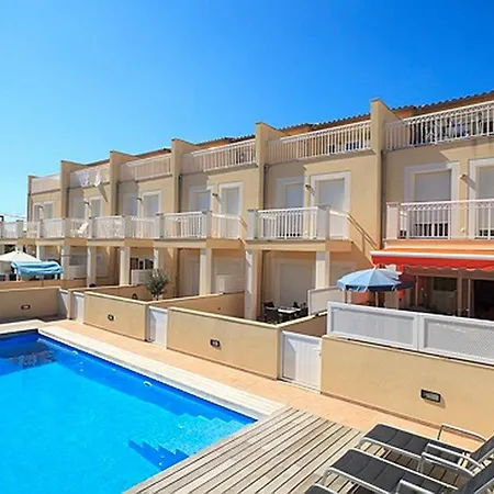 Spacious House Near With Pool Nyaraló